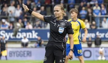 Historisk aftale styrker vilkårene for elitedommere, der er kvinder